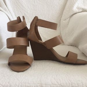 Brand new tan Merona wedges